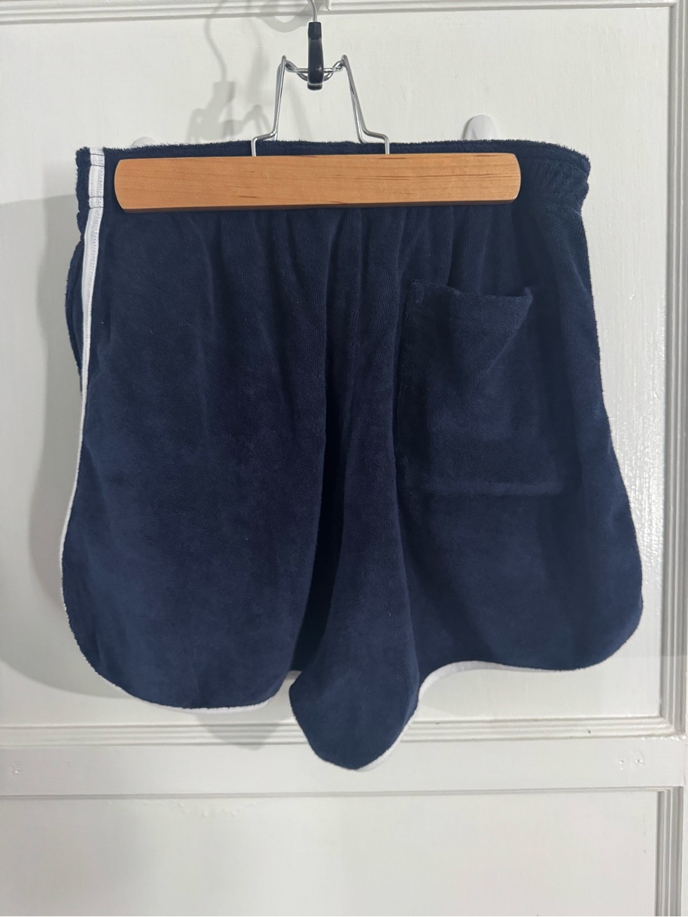 Sporty & Rich Signature Logo Terry Shorts - Picture 7 of 7
